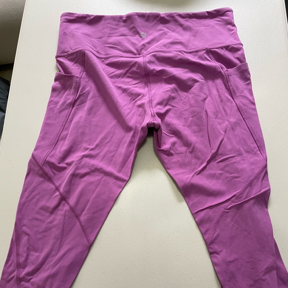 Athleta salution stash size large